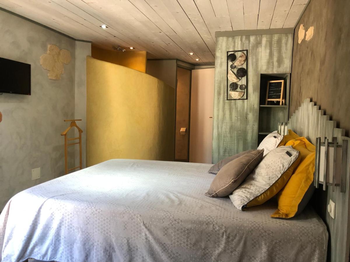 Hotel chambre d’hôtes des oliviers à La Roque-sur-Cèze Extérieur photo